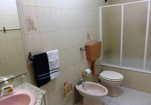 Twin Bedroom + Breakfast