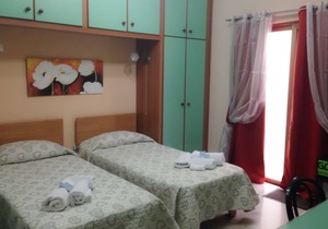Twin/Double room with private Terrace and shared Bathroom, close to Mdina