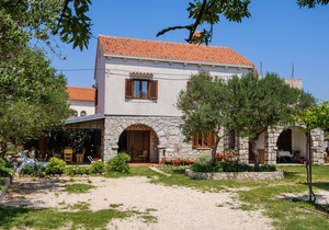 Two bedroom apartment with air-conditioning Punta križa, Cres (A-867-a)