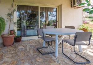Two-Bedroom Apartment In Razanac