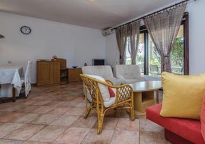 Two-Bedroom Apartment In Razanac
