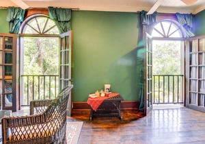 Two Riverfront Suites with Shared Infinity Pool, Balcony Views, WiFi, AC - Dogs OK