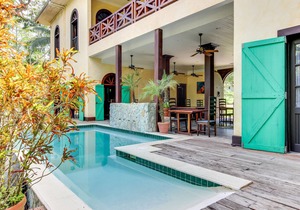 Two Riverfront Suites with Shared Infinity Pool, Balcony Views, WiFi, AC - Dogs OK