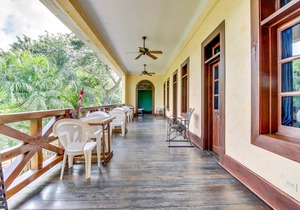 Two Riverfront Suites with Shared Infinity Pool, Balcony Views, WiFi, AC - Dogs OK