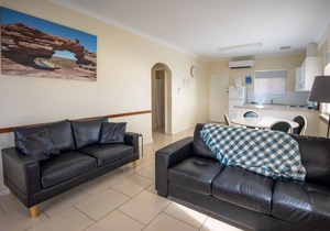 U5 Family friendly accommodation directly across from the Beach, Murchison River