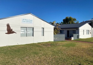 U6 Family friendly accommodation directly across from the Beach, Murchison River