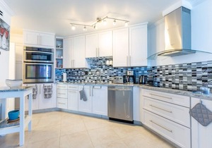 Unique Oceanfront Condo on 7-Mile-Beach with Patio. Cayman Reef Resort # 22