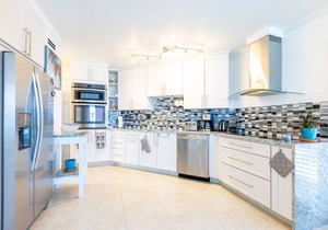 Unique Oceanfront Condo on 7-Mile-Beach with Patio. Cayman Reef Resort # 22