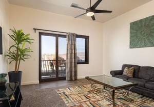 Unique Stay in Downtown Moab! Master Bedroom Climbing Wall - Elevated Bunks