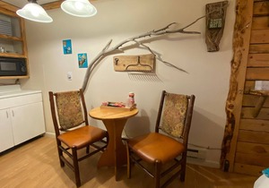 Unit 6: Queen Suite/w Kitchenette