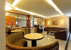 Urbanview Hotel P Residence Asemka