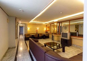 Urbanview Hotel P Residence Asemka