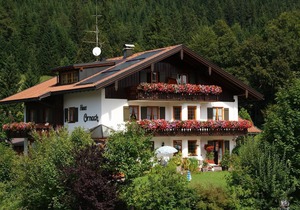 Vacation apartment Rotspitz - House Ornach
