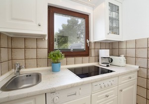 Vacation bungalow with terrace at Zwergenweg 2a in Grömitz-Lensterstrand