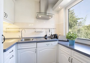 Vacation bungalow with terrace at Zwergenweg 2b in Grömitz-Lensterstrand
