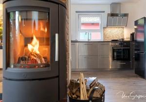 Vacation home Schrat with fireplace in an idyllic location on the edge of the forest below a wellness hotel.