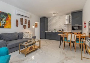 Valletta nineteen forty, Central and newly renovated Valletta apartment