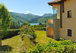 Valley-View Holiday Home in Scanno with Garden