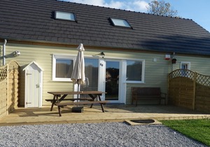 Very lovely bungalow by Eau d’Heure Lakes with pool, beach and water activities