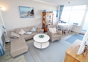 Very nice, bright and tastefully furnished apartment with vinyl flooring