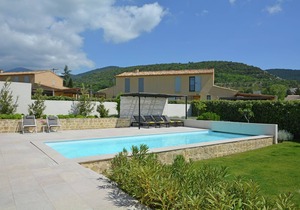 Vibrant Villa in Malaucène with Private Garden