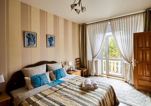 Victory Square Apartment