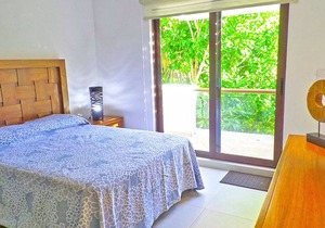 Villa Akumal, A Peaceful Space for 6 with Private Terrace * Steps to the Beach!