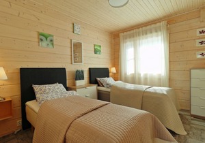 Villa Anna. 2BR Log House with sauna and BBQ stove. Relax and recharge!
