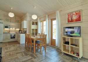 Villa Anna. 2BR Log House with sauna and BBQ stove. Relax and recharge!