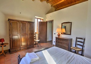 Villa Calesse A, fully refundable with voucher*: A characteristic and welcoming independent house surrounded by meadows and by green hills, with Free WI-FI.