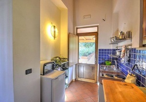 Villa Calesse C: A characteristic and welcoming independent house surrounded by meadows and by green hills, with Free WI-FI.