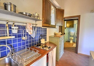 Villa Calesse C: A characteristic and welcoming independent house surrounded by meadows and by green hills, with Free WI-FI.