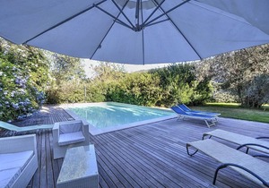 Villa Calesse C: A characteristic and welcoming independent house surrounded by meadows and by green hills, with Free WI-FI.