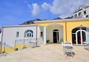 Villa Clarice C, fully refundable with voucher*: A bright and sunny studio apartment in a quiet position, located on a hillside above the sea, with Free WI-FI.