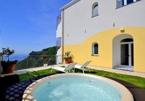 Villa Clarice C, fully refundable with voucher*: A bright and sunny studio apartment in a quiet position, located on a hillside above the sea, with Free WI-FI.