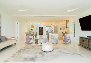 Villa DelEvan 4E/Beachfront 6 bedroom house on the Grace Bay Beach,