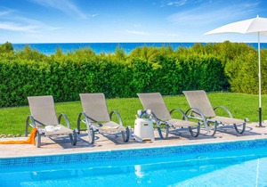 Villa Dimitris Blue Bay - Steps Away From The Sea With Stunning Views & Pool