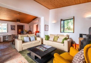 Villa Eiras Altas Grande by Portucasa