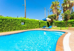 Villa Fostira: Large Private Pool, Walk to Beach, A/C, WiFi, Eco-Friendly