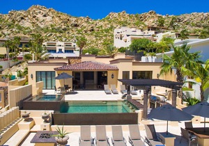 Villa Gran Vista - Oceanfront Views, Swim-Up Pool Bar, Pool table. Promos Avail.