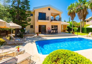 Villa Halima Alexandros: Large Private Pool, Walk to Beach, Sea Views, A/C, WiFi