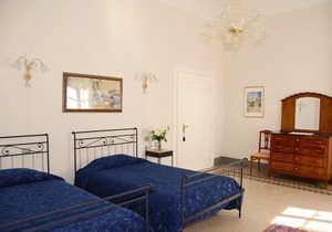 Villa in San Gennaro with 6 bedrooms sleeps 12