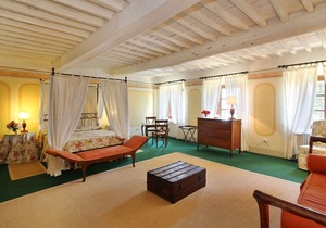 Villa in Segromigno In Monte with 8 bedrooms sleeps 16