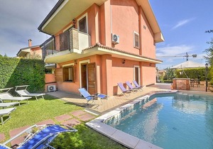 Villa in Trecastagni with 6 bedrooms sleeps 16