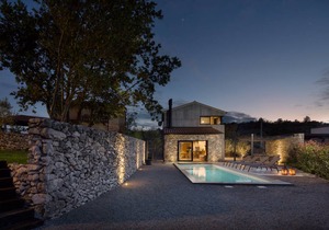 Villa Iron Lady