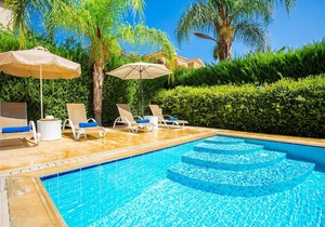 Villa Izabella - Four Bedroom Villa, Sleeps 8