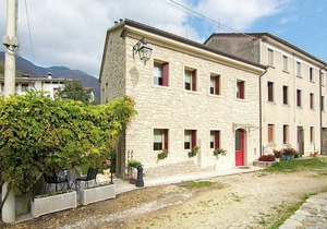 Villa Marsica C, fully refundable with voucher*: A welcoming two-story apartment immersed in a splendid landscape, in the heart of a wonderful little town, with Free WI-FI.