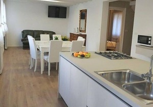 Villa Marsica E: A modern and graceful two-story apartment immersed in a splendid landscape, in the heart of a wonderful little town, with Free WI-FI.