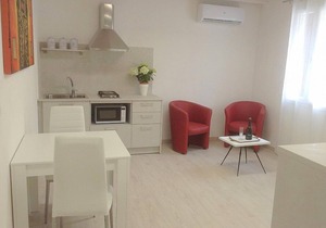 Villa Marsica F: A modern and graceful studio apartment immersed in a splendid landscape, in the heart of a wonderful little town, with Free WI-FI.