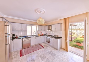 VILLA MYSTIC Colourful 5br/6bth Prvt Pool-Garden & Sea Views